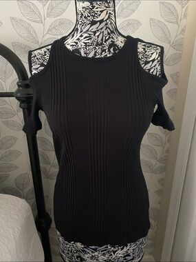 FRAME body con cold shoulder ribbed black tee short sleeve